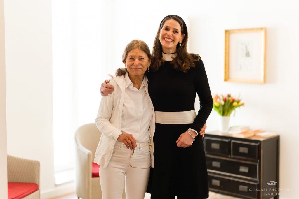 Barbara Kirschbaum und Dorit Otto in der TCM-Ambulanz im Krankenhaus Jerusalem. Foto © Martin Zitzlaff www.zitzlaff.com