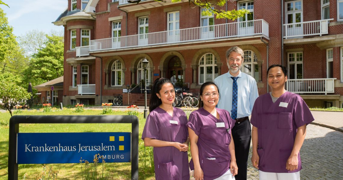 Pflegekräfte vor dem Krankenhaus Jerusalem, Hamburg