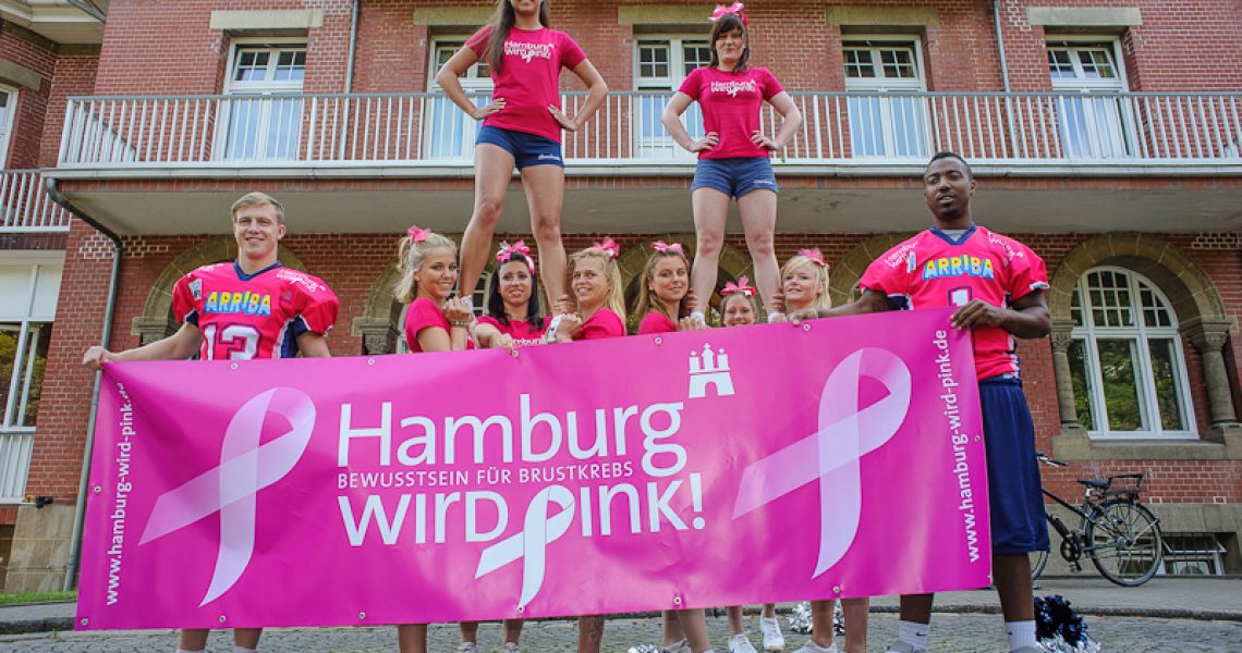 Hamburg Wird Pink! Die HSV Blue Devils Starten Die Brustkrebs Awareness Kampagne Des Mammazentrums Hamburg Gemeinsam Mit Der PR Agentur Hesse & Hallermann, 31.07.2012 © Martin Zitzlaff Www.zitzlaff.com