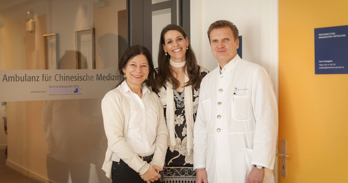 Barbara Kirschbaum, Dorit Otto und Dr. Olaf Katzler, Dorit und Alexander Otto Stiftung, Hamburg, 5.2.2014 | [© (c) Martin Zitzlaff, www.zitzlaff.com, MwSt. 7%, Veroeffentlichung nur gegen Honorar (MFM) und Belegexemplar, mit Namensnennung] [#0,26,121#]